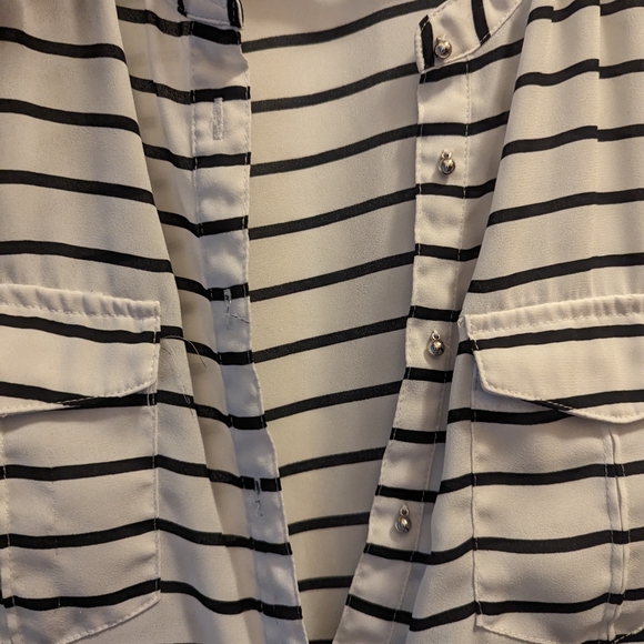 Black and white blouse size M, Danielrainn - Picture 4 of 6
